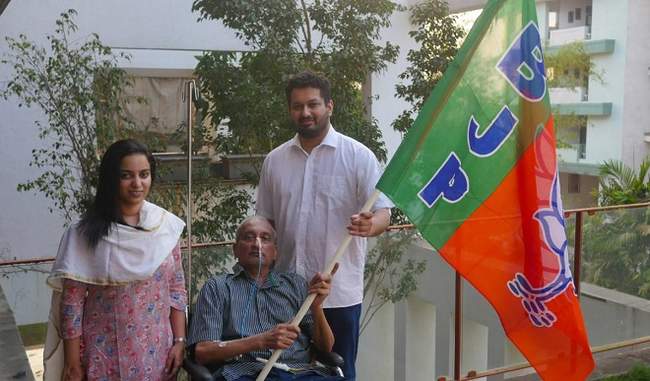 illusionist-manohar-parrikar-shared-the-picture-with-bjp-flag