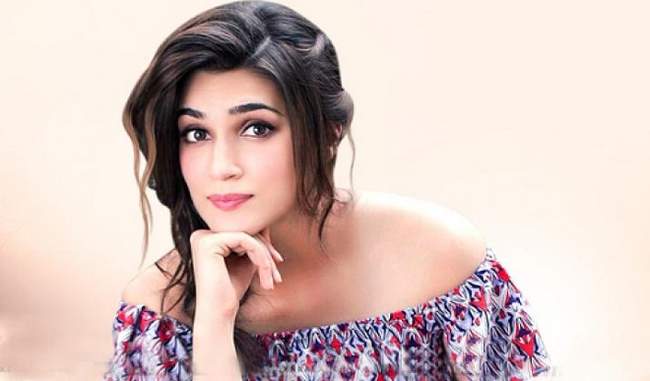 do-not-pay-attention-to-your-acting-in-glamorous-role-says-kriti-sanon
