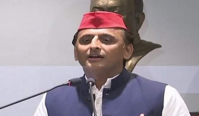 akhilesh-yadav-stands-complete-with-missing-pilot
