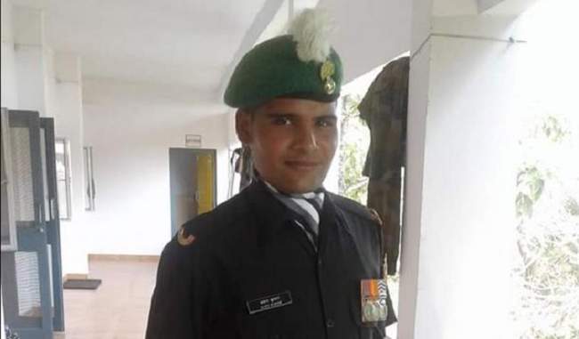 सैन्य सम्मान के साथ छावनी से निकली शहीद अजय की अंतिम यात्रा