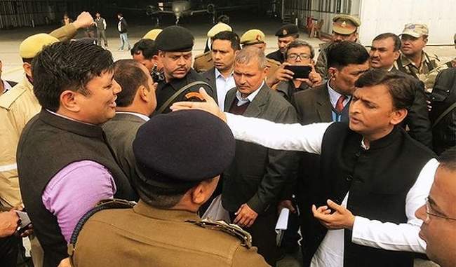 sp-bsp-members-ruckus-in-assembly-to-stop-akhilesh-from-airport