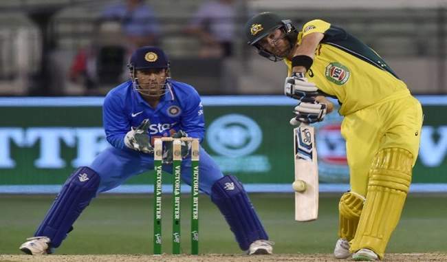 glenn-maxwell-defends-ms-dhoni-after-india-stars-go-slow-approach-in-vizag-t20i