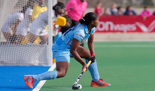 indian-women-s-hockey-team-played-from-ireland