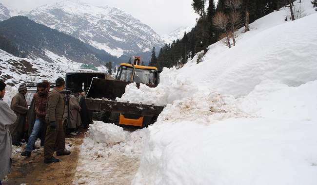 fresh-landslide-hits-jammu-srinagar-national-highway