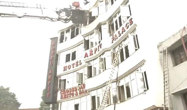 17-killed-in-massive-fire-at-delhi-hotel