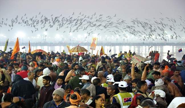 large-number-of-pilgrims-plunge-into-confluence-on-maghi-purnima
