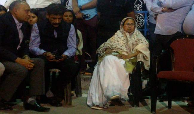 cbi-vs-mamta-west-bengal-mamata-banerjees-protest-gets-support-from-opposition-leaders