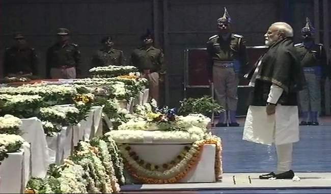 pm-narendra-modi-pays-tribute-to-the-martyrs-crpf-jawan