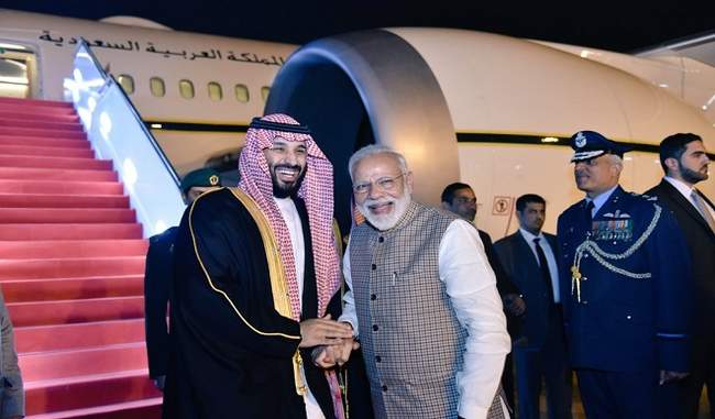 सऊदी अरब के शाहजादे मोहम्मद बिन सलमान भारत पहुंचे, प्रधानमंत्री ने की आगवानी