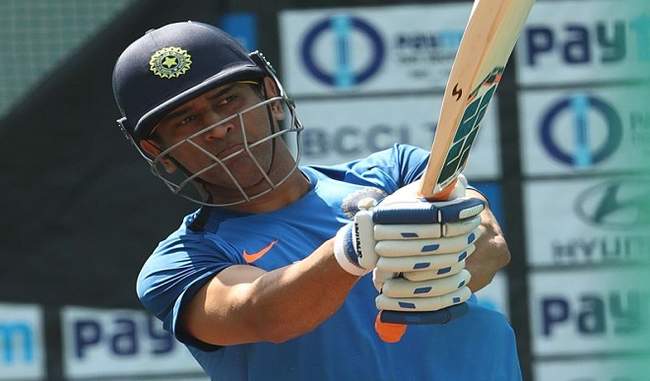 mahendra-singh-dhoni-still-reigns-in-the-heart-of-his-teachers-and-coaches