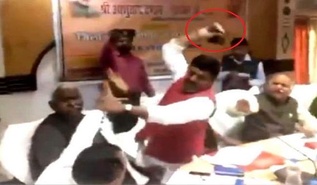 mps-and-mlas-who-have-been-assaulting-each-other-arrive-in-lucknow
