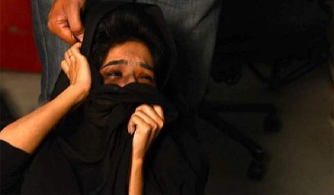 अंधविश्वास के चलते पाकिस्तानी पति पत्नी पर करता था अत्याचार