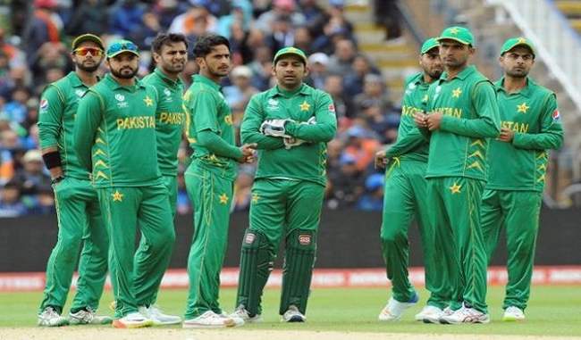pakistan-pm-imran-khan-expresses-concerns-over-the-team-s-preparations-for-icc-world-cup-2019