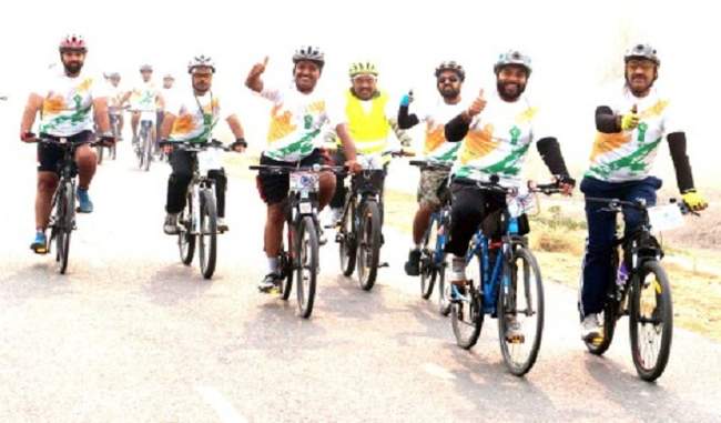 जम्मू कश्मीर में भारतीय सेना ने साइकिलिंग अभियान का किया आयोजन
