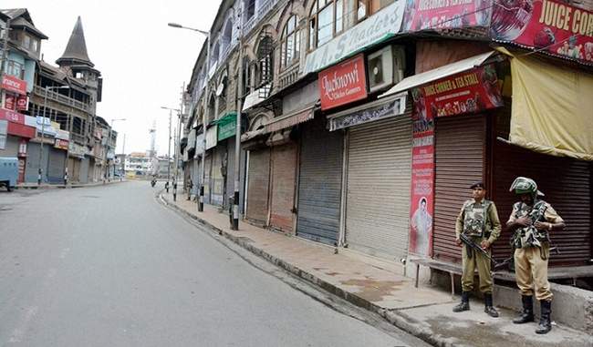 due-to-the-closure-of-business-man-life-threatening-influence-in-kashmir