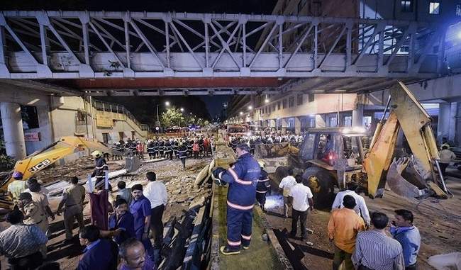 red-light-at-signal-saved-lives-says-witness-of-overbridge-collapse-near-mumbais-cst