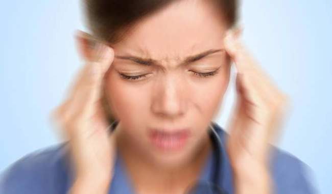 food-that-can-increase-the-problem-of-migraine-in-hindi