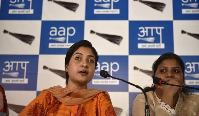 alka-lamba-asked-people-should-she-resign-from-aap