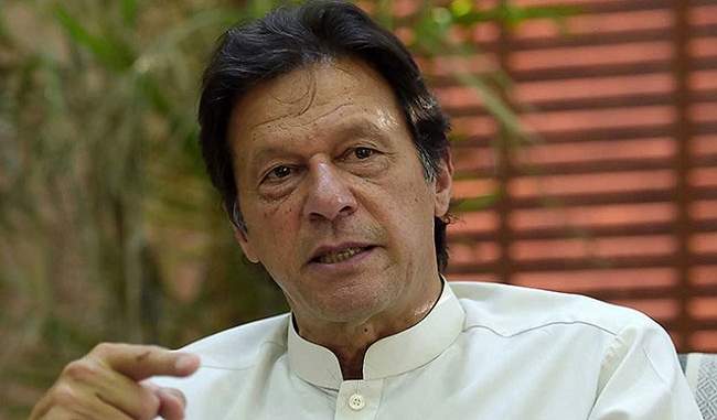 pak-police-gets-bogged-down-by-getting-cartridge-near-prime-minister-imran-khan-residence