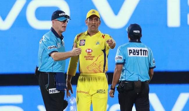 something-happened-in-the-last-over-of-ipl-that-captain-cool-flared-on-the-umpire-know-why
