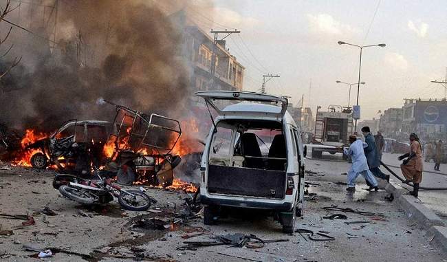 20-killed-in-bomb-blast-in-pakistan