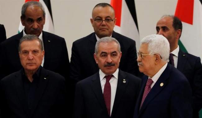 palestine-president-administers-oath-to-new-government