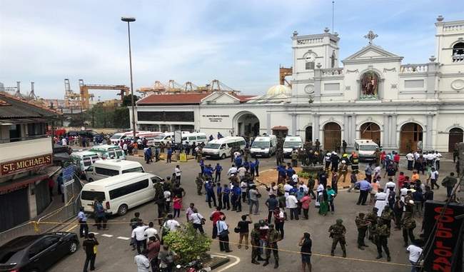 sri-lankan-government-orders-curfew-in-night-after-bomb-blasts