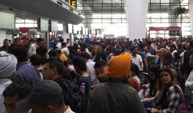 immigration-system-server-face-glitches-at-delhi-airport-long-queues-at-counters