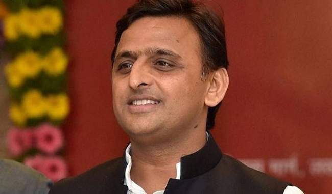akhilesh-vacations-in-bjp-s-public-meetings-telling-people-s-minds
