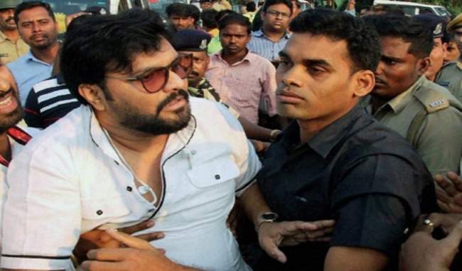 large-scale-violence-in-4th-phase-poll-in-west-bengal-fir-against-union-minister-babul-supriyo