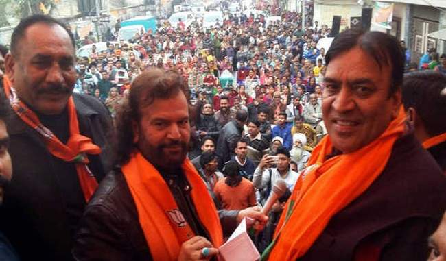 bjp-keep-faith-in-hansraj-hans-in-place-of-udit-raj-from-north-west-seat
