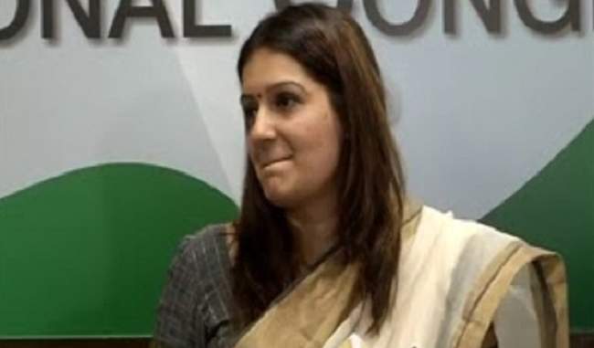 spokesperson-priyanka-chaturvedi-hits-out-at-congress