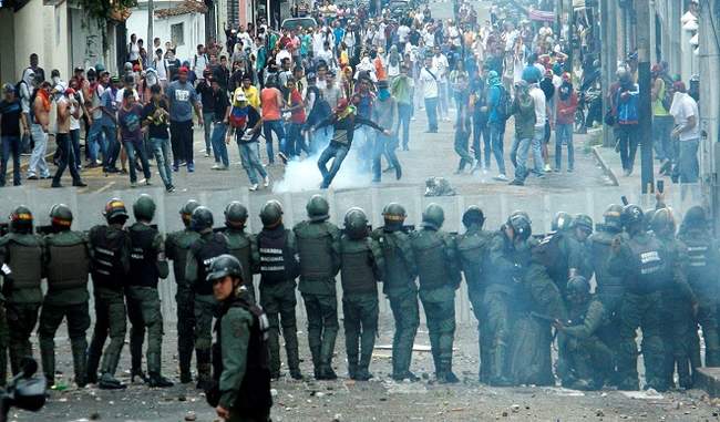 69-people-injured-in-riots-in-venezuela