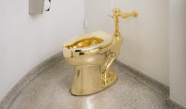 gold-commode-in-britain-palace