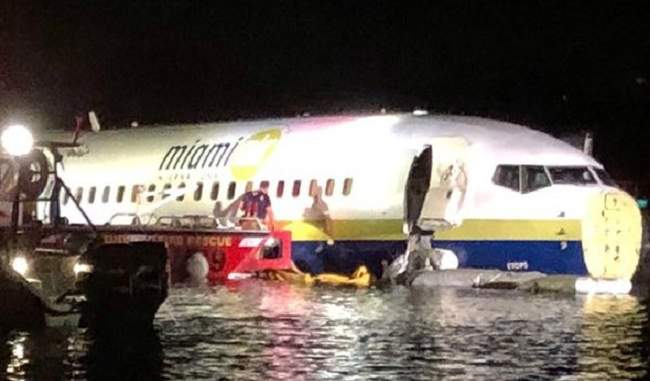 plane-crashes-into-florida-river-at-end-of-runway