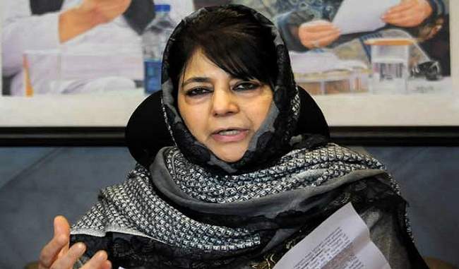 demonstrating-against-mehbooba-mufti-for-advocating-ceasefire-in-ramadan