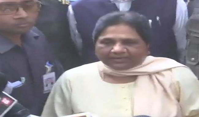 bsp-chief-mayawati-casts-her-vote-in-lucknow