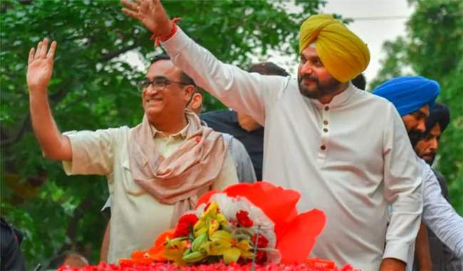 pm-modi-will-go-down-in-2019-with-rafale-taint-says-navjot-singh-sidhu