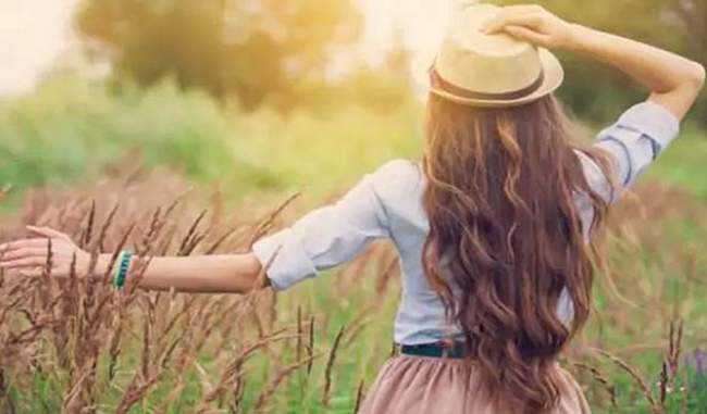 know-how-to-take-care-hair-during-summer-in-hindi