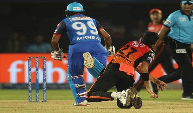 amit-mishra-becomes-the-second-player-to-be-the-obstructing-of-the-field-in-ipl