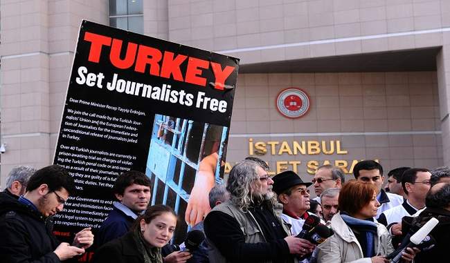 turkish-journalists-face-abuse-and-threats-after-assaulting-president