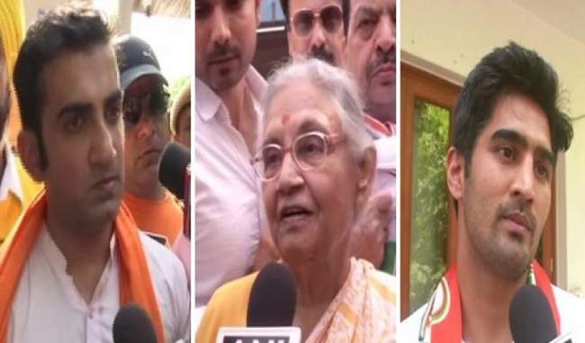in-the-early-morning-voters-sheila-dikshit-gautam-gambhir-and-harshvardhan-are-standing-in-the-lain