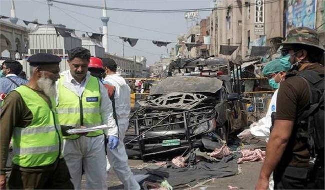 suicide-bombers-on-the-sufi-dargah-of-lahore-increased-to-13-deaths