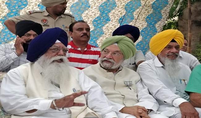bjp-has-fielded-a-sikh-candidate-in-amritsar-says-hardeep-puri