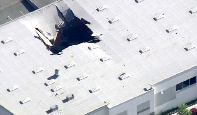 f-16-fighter-jet-crashes-into-southern-california-building-pilot-ejects