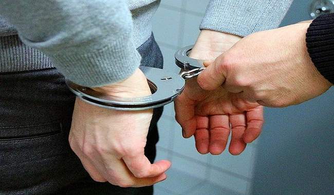 five-people-arrested-for-cheating-on-the-name-of-job