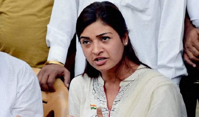 alka-lamba-then-removed-from-the-whatsap-group-of-your-mlas