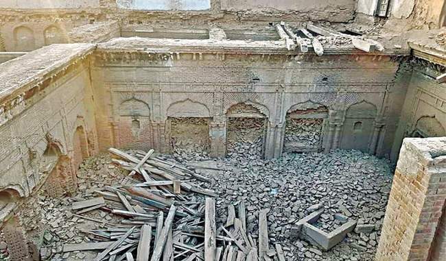break-up-in-precious-historic-guru-nanak-palace-located-in-pakistan