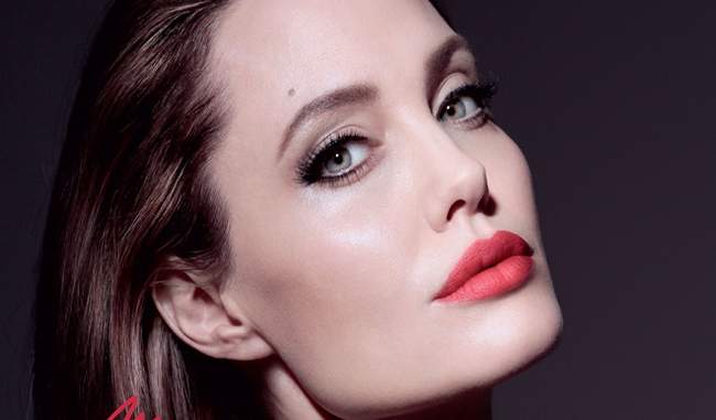 do-you-know-angelina-jolie-life-connected-with-this-secret