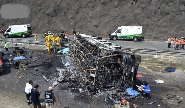 21-dead-in-mexico-road-accident
